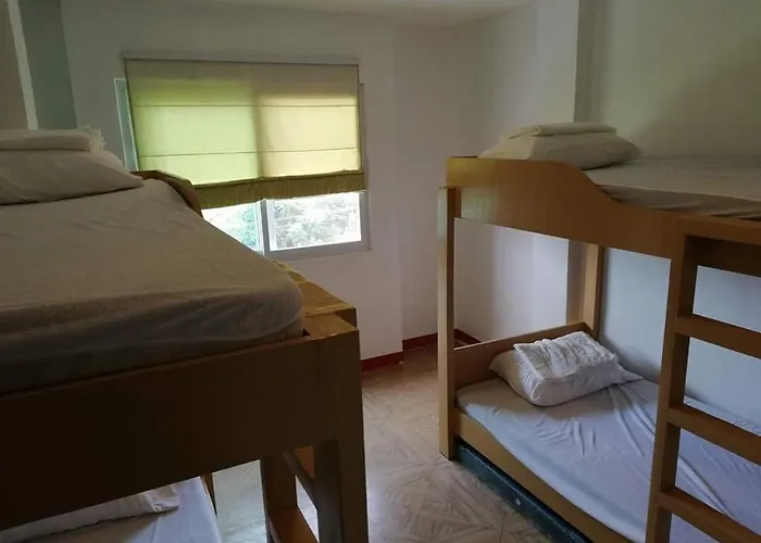 Anthony'S Hostel Caburan Hostel